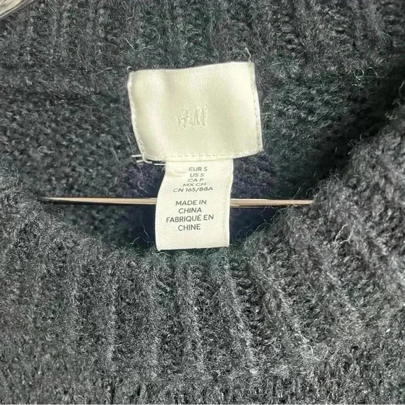 H&M Alpaca Wool Blend Jacquard-Knit Sweater Black
Cream White Small - Picture 9 of 11